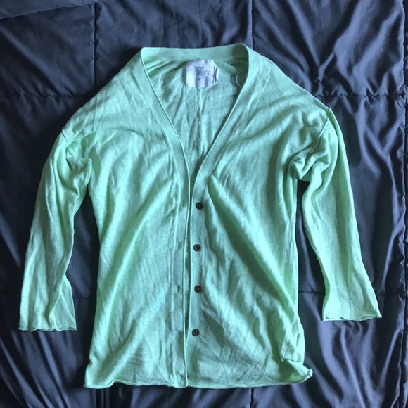 Lot of 5 medium women’s shirts. 5 for 25$ gently used. See pics for brands. - Picture 11 of 16